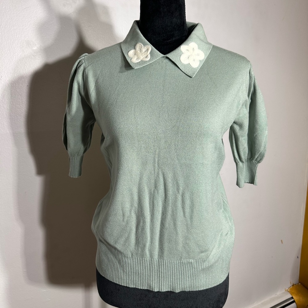 Short sleeve sweater